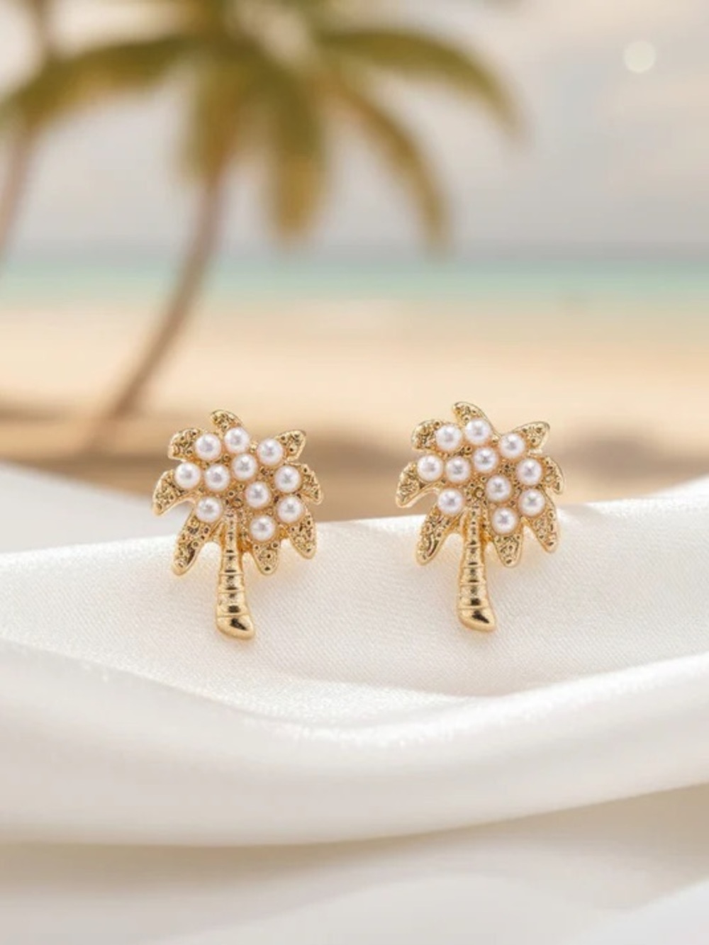 Gold Palm Tree and Seashell Stud Earring Set - White & Gold - Picture 4 of 8